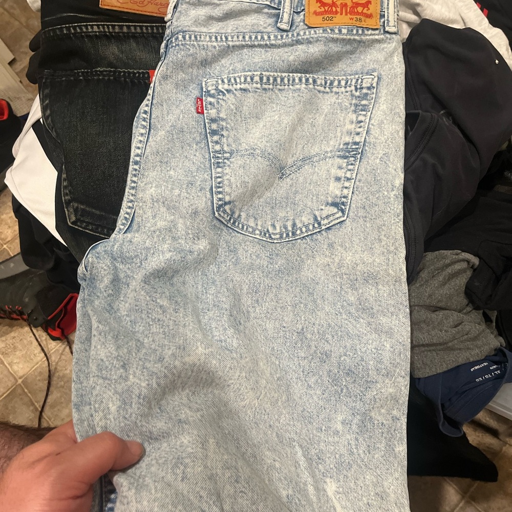 Levi's Men Relaxed Jeans in Light Acid Wash Blue